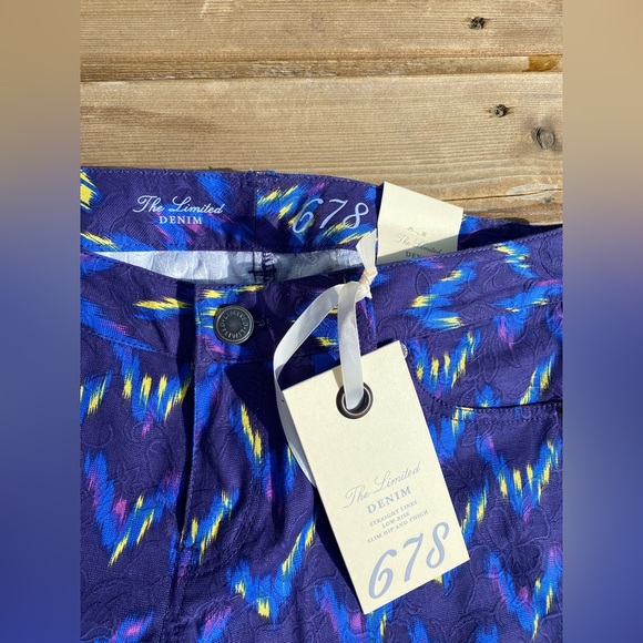 Womens Limited Funky Embossed Jeans! Brand NEW! Size 8/ 30-31”waist🔥Lightweight - Picture 15 of 16